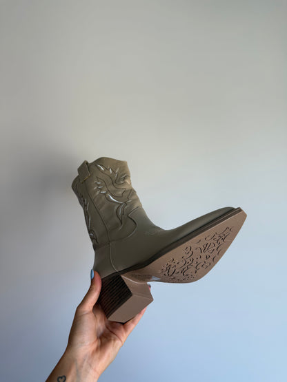 Cowboy boots I